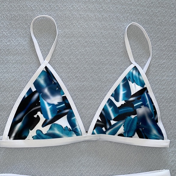 ๐โค๏ธ๐บ๐ธJuly 4th Sale! ๐บ๐ธ๐โค๏ธ Triangle Tropical Print Bikini Set - Picture 2 of 9